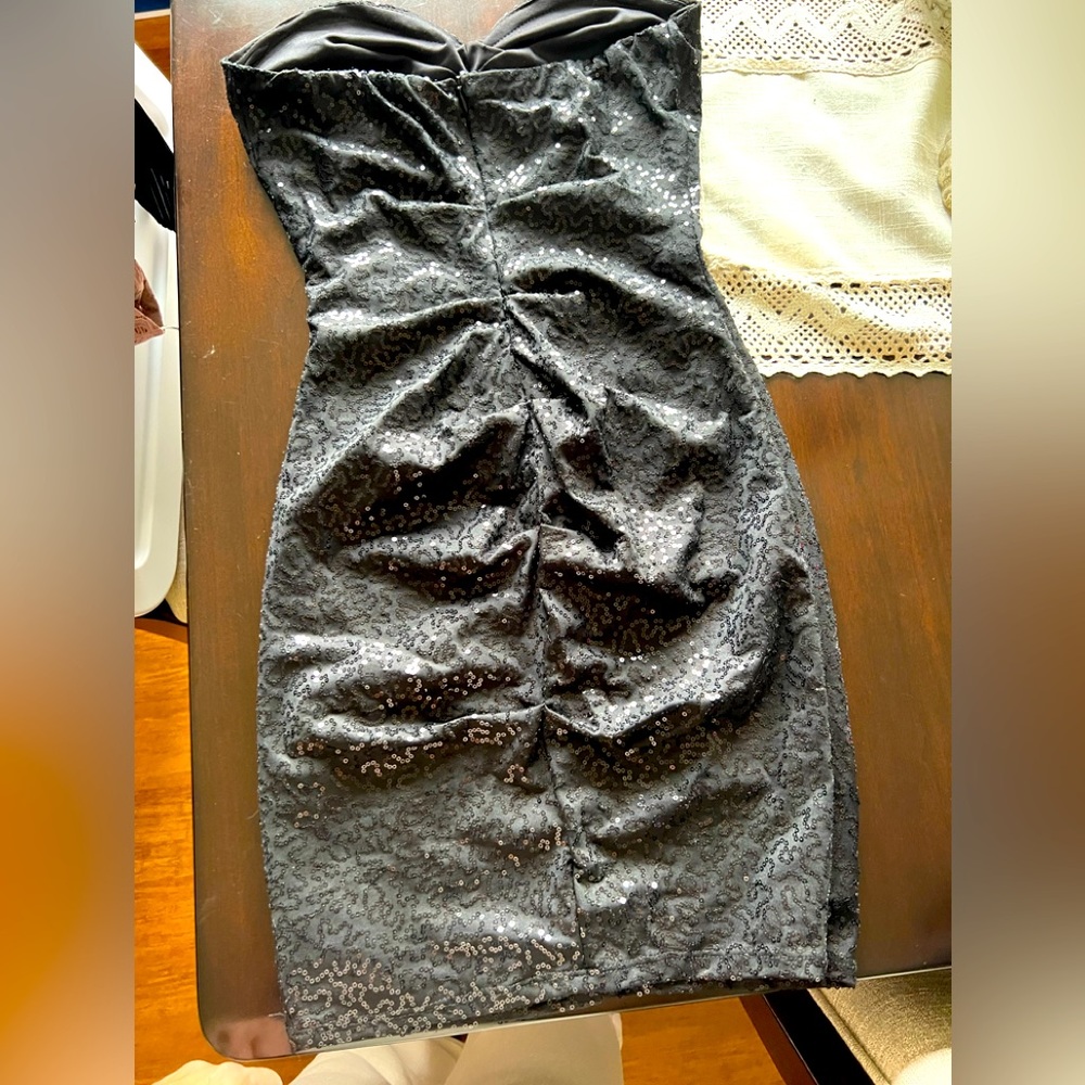 Mini sequins black dress.